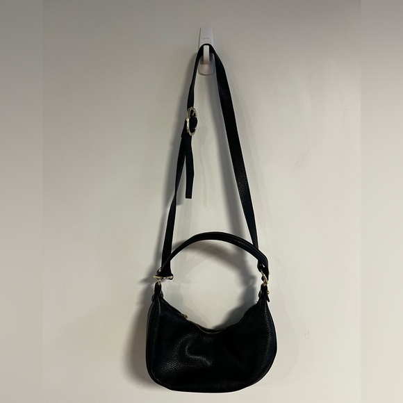 Classic Black Leather Shoulder Bag - Versatile Everyday Style - Picture 2 of 9